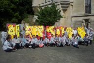 Participants en pleine création de graffitis lors d’un atelier organisé par MadCityZen. | © MadCityZen